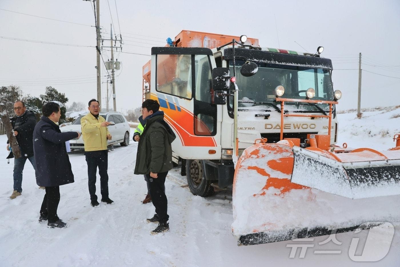 해남군 제설작업 현장점검(해남군 제공. 재판매 및 DB금지) /뉴스1 
