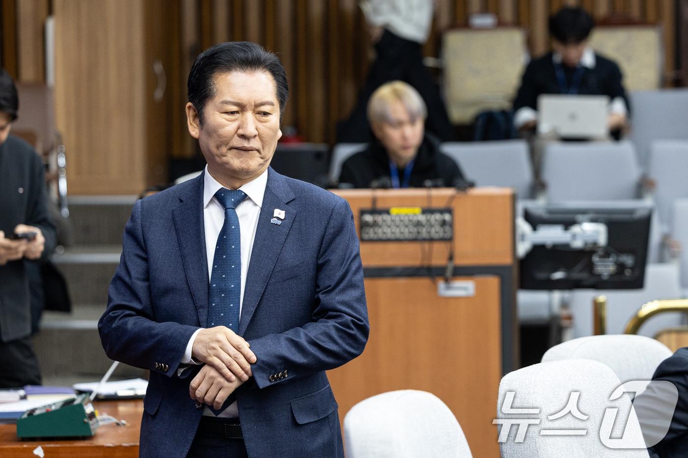 정청래 더불어민주당 대표가 2일 서울 여의도 국회에서 열린 시도당위원장 및 시도당지방선거기획단장 연석회의에 참석하고 있다. 2026.1.2/뉴스1 ⓒ News1 이승배 기자