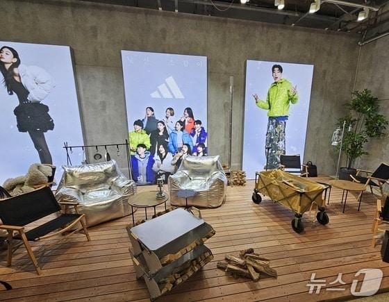 본문 이미지 - ABC마트 팝업스토어 내부 모습.ⓒ 뉴스1/김진희 기자.