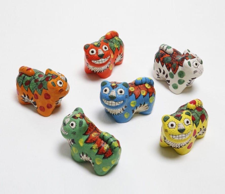 본문 이미지 - 호랑이 도자기 인형(국가유산진흥원 제공)