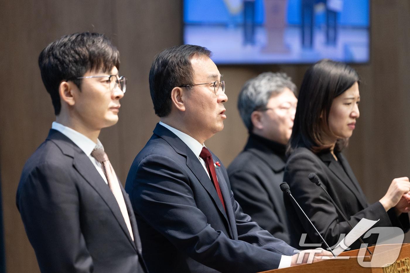 본문 이미지 - 최형두 국민의힘 의원이 2일 서울 여의도 국회 소통관에서 국민의힘 과방위, 문체위 상임위 현안 관련 기자회견을 하고 있다. 2026.1.2/뉴스1 ⓒ News1 이승배 기자