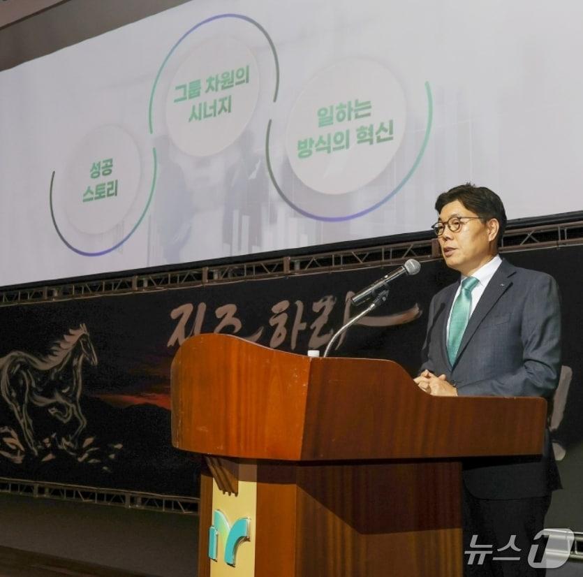 본문 이미지 - 황병우 iM금융그룹 회장이 시무식에서 신년사를 하고 있다.(iM뱅크 제공, 재판매 및 DB 금지)