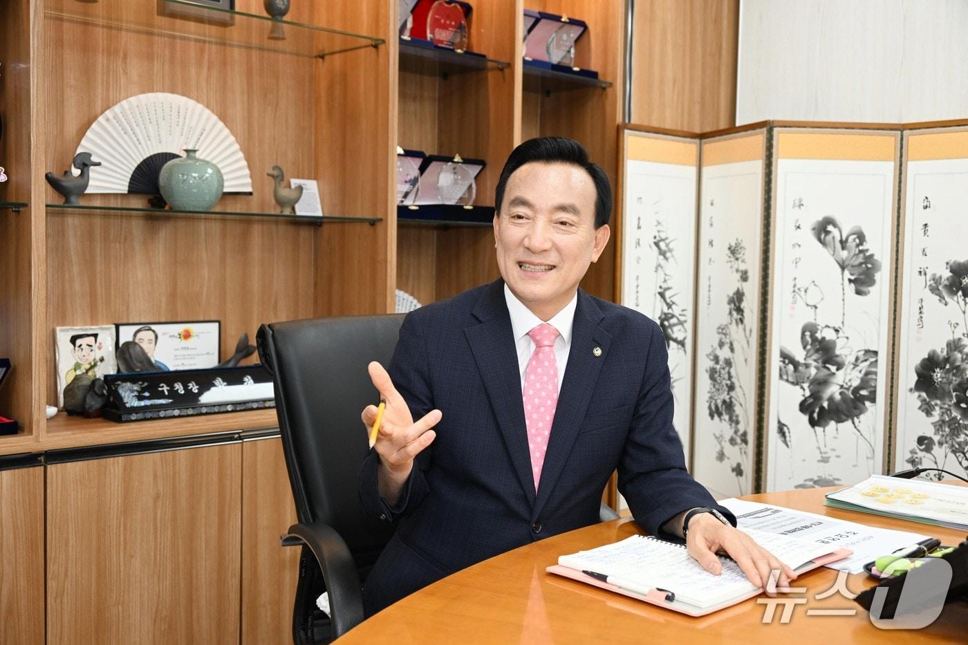 인터뷰하는 박천동 울산 북구청장.(울산 북구 제공. 재판매 및 DB금지)/뉴스1