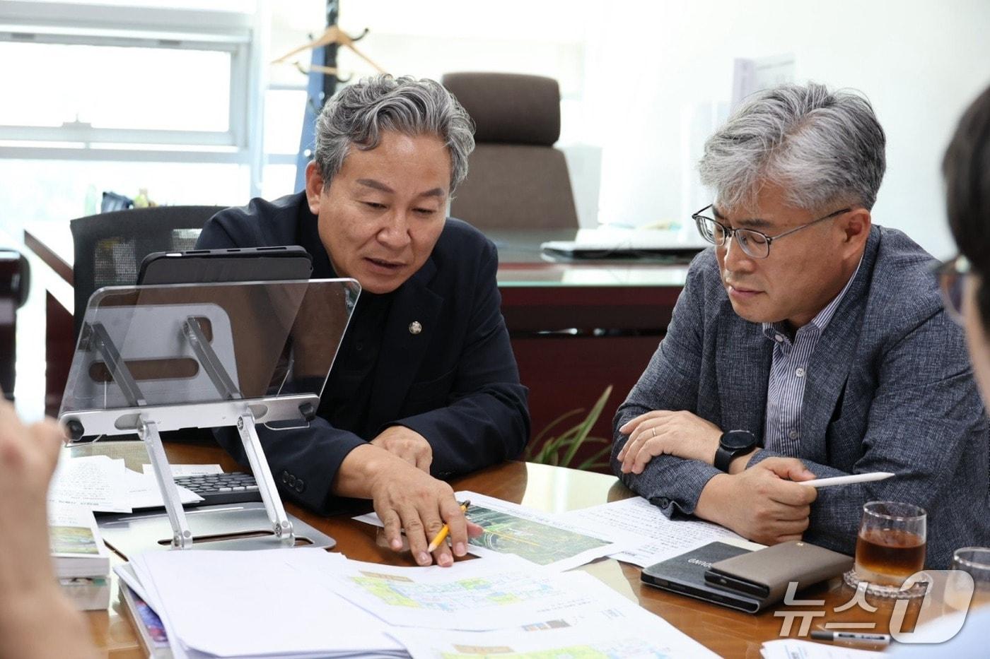 손명수의원이 국가철도공단, 한국철도공사, 용인시 등 관계 기관 관계자들과 간담회를 하고 있는 모습.(손명수 의원 제공)