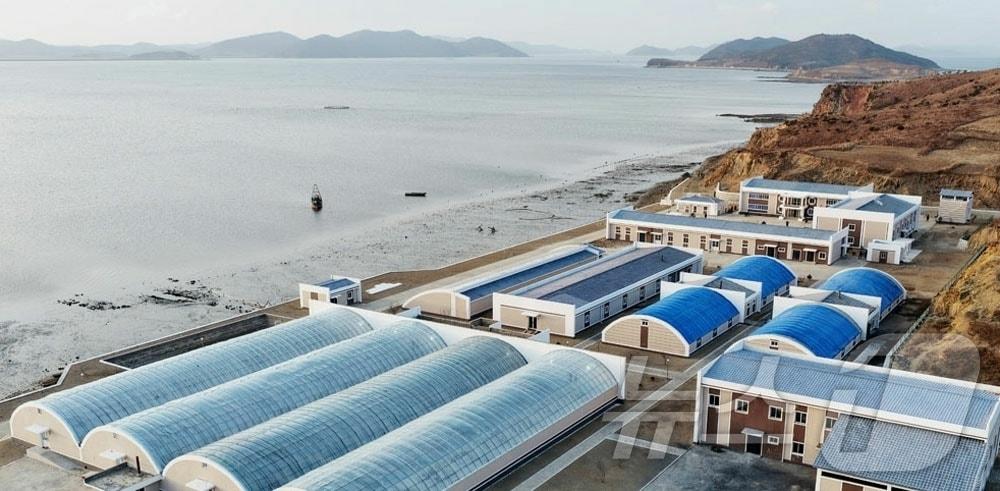 본문 이미지 - (평양 노동신문=뉴스1) = 북한 노동당 기관지 노동신문은 20일 옹진서해바닷가양어사업소 조기종어장 준공식이 19일 현지에서 진행됐다고 보도했다. [국내에서만 사용가능. 재배포 금지. DB 금지. For Use Only in the Republic of Korea. Redistribution Prohibited] rodongphoto@news1.kr