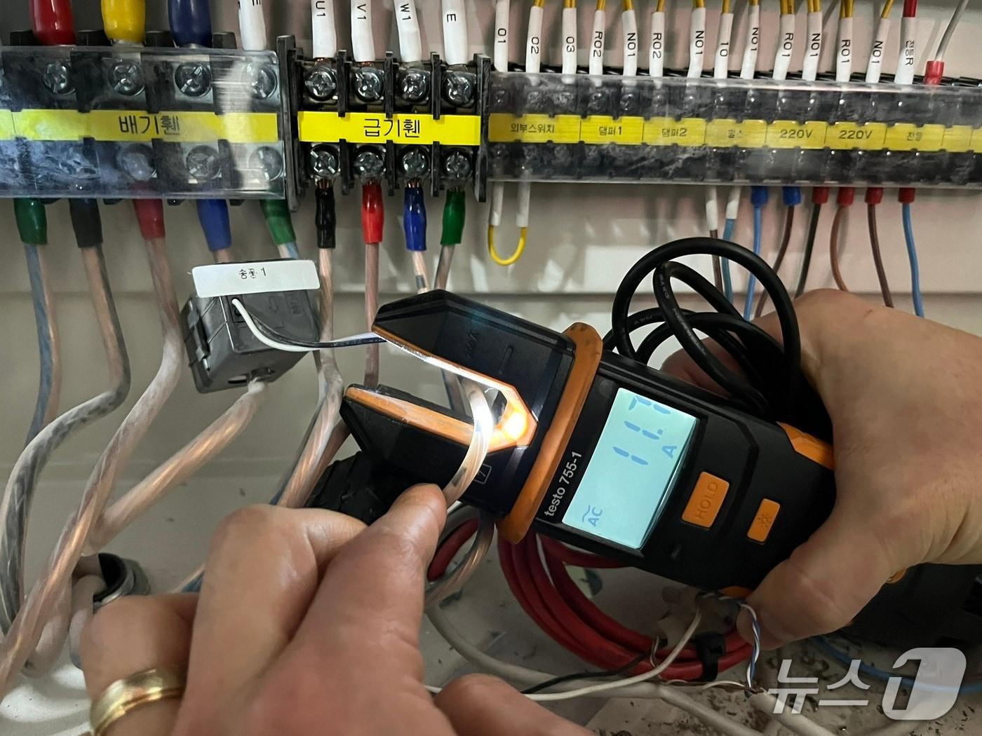 본문 이미지 - 사물인터넷 전류계 측정기기(서울시청 제공)