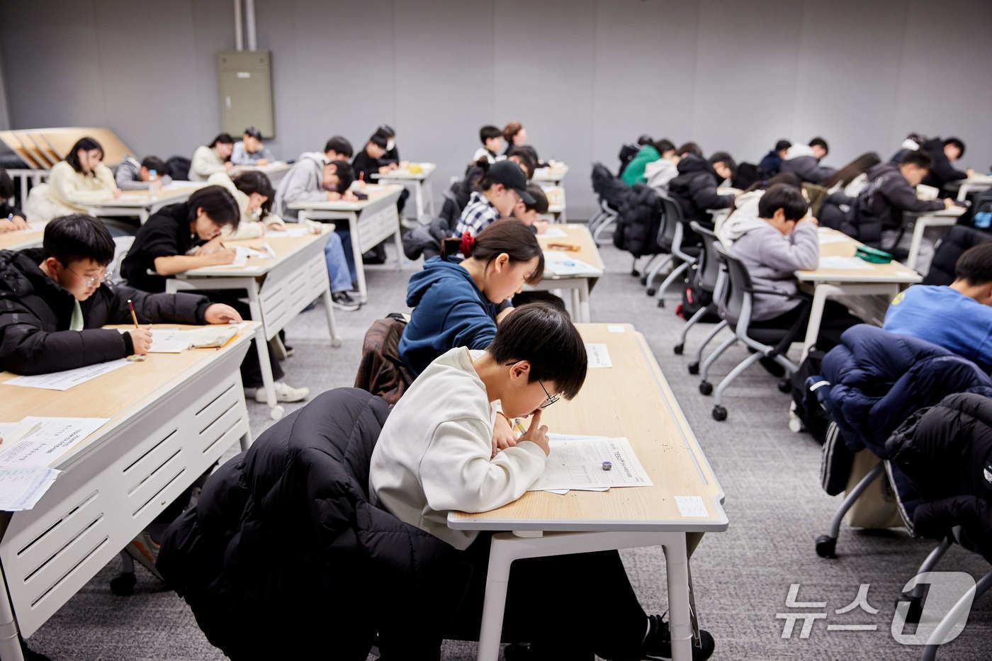 본문 이미지 - 2026 TESOM 전국 수학대회 경시대회. (비상교육 제공)