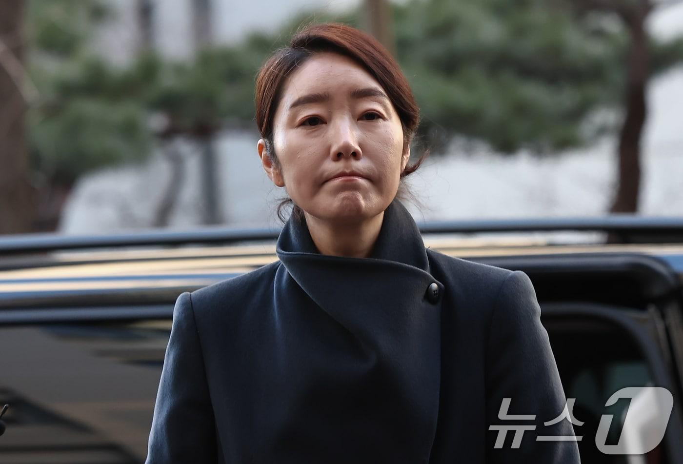 본문 이미지 - 공천헌금 1억원을 수수한 혐의를 받는 강선우 무소속 의원이 20일 서울 마포구 서울경찰청 광역수사단 공공범죄수사대에 조사를 받기 위해 출석하고 있다. 2026.1.20/뉴스1 ⓒ News1 김도우 기자