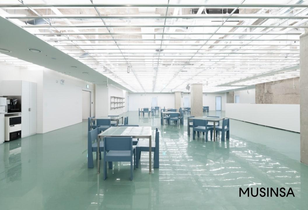 본문 이미지 - 무신사의 패션 특화 공유 오피스 무신사 스튜디오(MUSINSA STUDIO)가 입주 기업이 안심하고 일할 수 있는 작업 환경을 조성하기 위해 안전보건 관리 체계를 강화한다.(무신사제공)