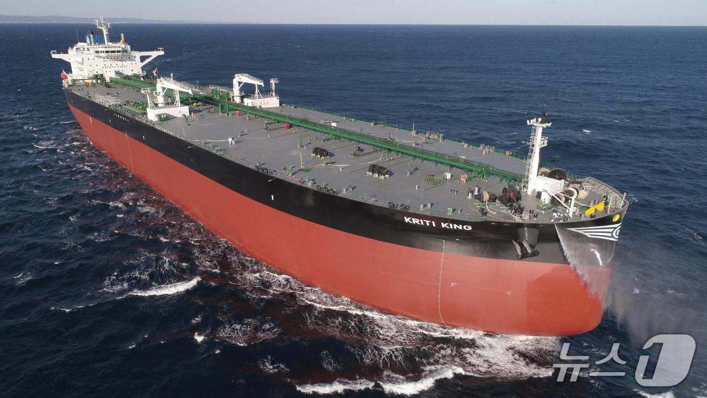 본문 이미지 - HD현대중공업이 건조한 원유운반선(HD현대 제공)