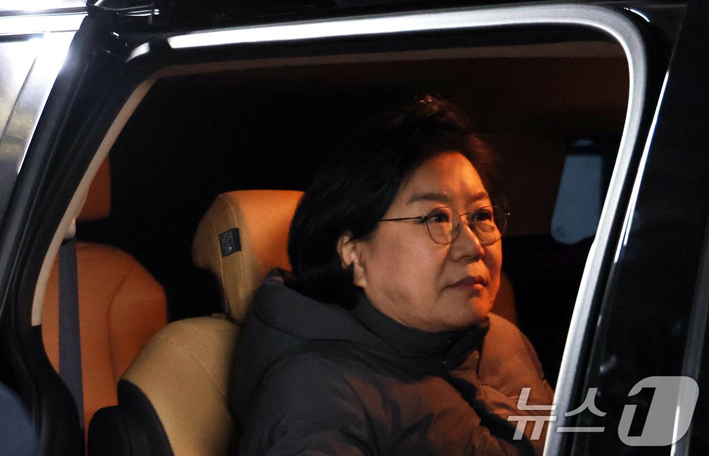 본문 이미지 - 이혜훈 기획예산처 장관 후보자가 20일 오후 서울 중구 예금보험공사에 마련된 인사청문회 준비 사무실에서 점심시간을 이용해 외부로 이동하고 있다. 2026.1.20/뉴스1 ⓒ News1 김명섭 기자