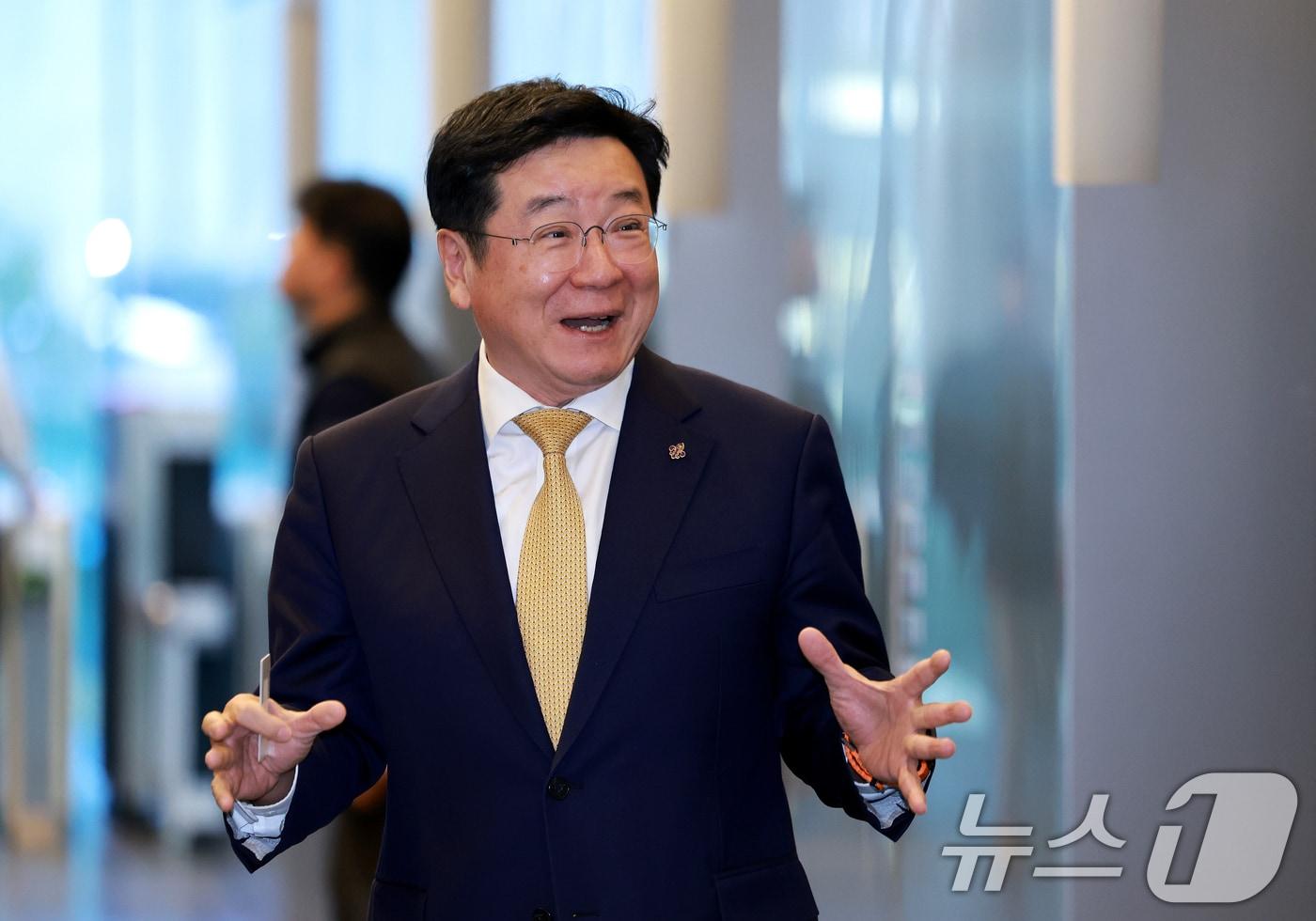 본문 이미지 - 이찬희 삼성 준법감시위원회 위원장이 20일 서울 서초구 삼성생명에서 열린 준범감시위원회 정례회의에 참석하기 전 취재진의 질문에 답하고 있다. 2026.1.20/뉴스1 ⓒ News1 이호윤 기자