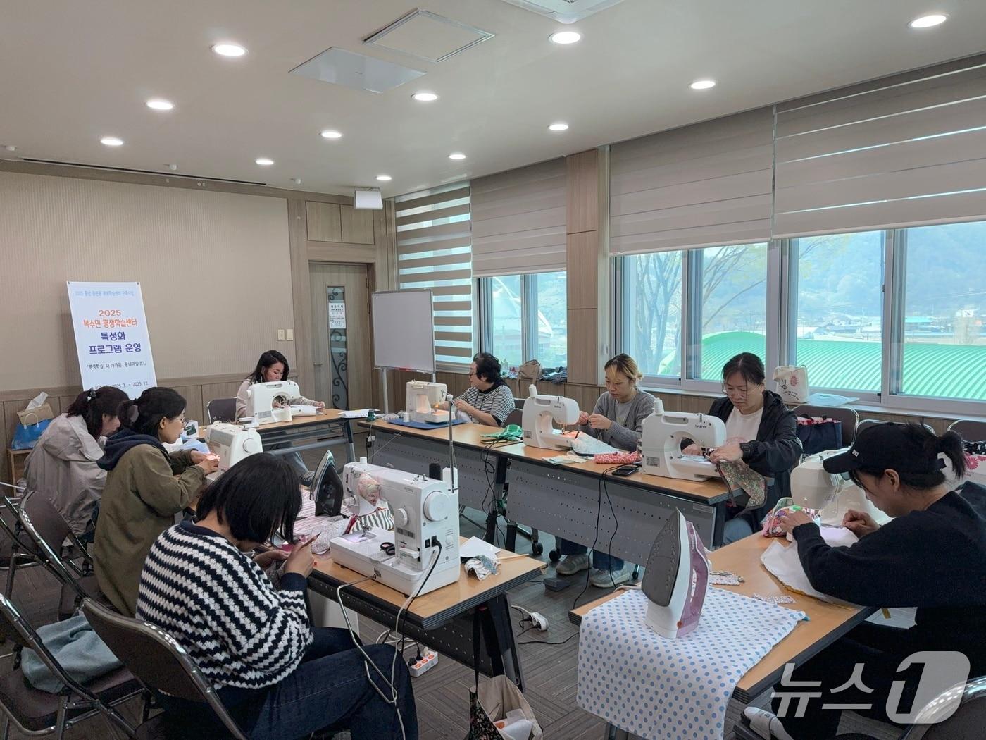 본문 이미지 - 지난해 평생학습센터 교육 모습(금산군 제공.재판매 및 DB금지)/뉴스1
