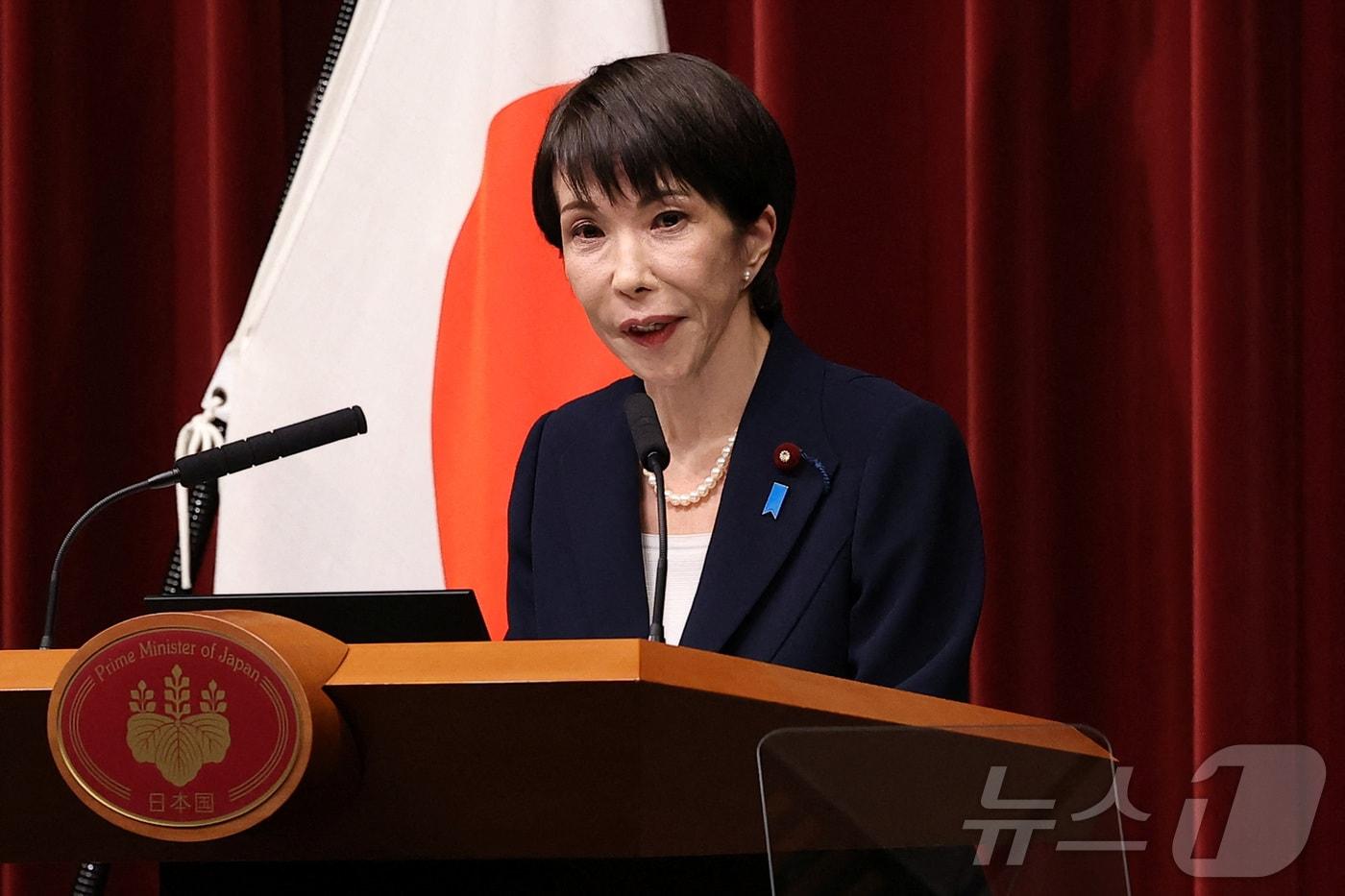 본문 이미지 - 19일 다카이치 사나에 일본 총리가 도쿄 총리관저에서 기자회견을 열고 중의원 해산과 조기 중의원 선거 실시 계획을 밝히고 있다. 2026.01.19 ⓒ 로이터=뉴스1 ⓒ News1 김지완 기자