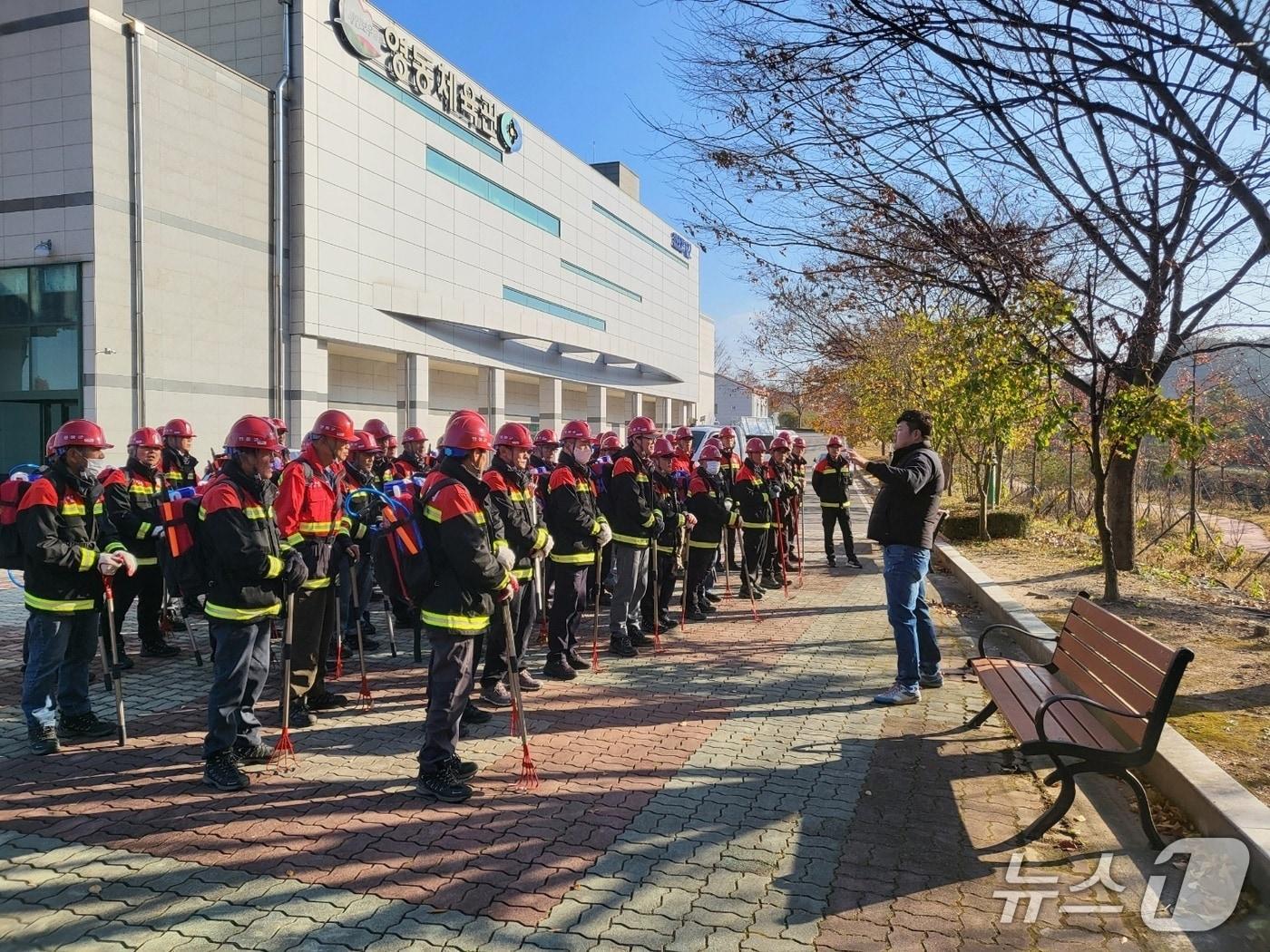 본문 이미지 - 영동군 산불 진화대원 교육 장면(영동군 제공. 재판매 및 DB금지) /뉴스1 