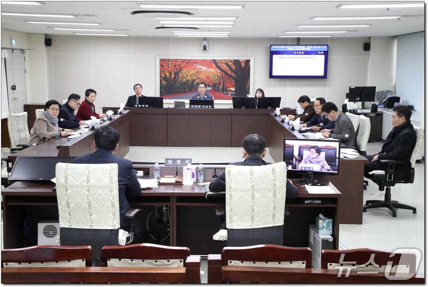 본문 이미지 - 전북 정읍시의회 '송전선로 및 화력발전소 대책 특별위원회’ 회의 모습.(정읍시의회 제공. 재판매 및 DB금지)/뉴스1