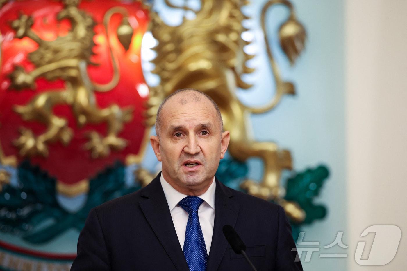 본문 이미지 - 19일(현지시간) 루멘 라데프 불가리아 대통령이 수도 소피아에서 대국민 연설을 통해 자신의 사임을 발표하고 있다. 2026.01.19 ⓒ 로이터=뉴스1 ⓒ News1 김지완 기자