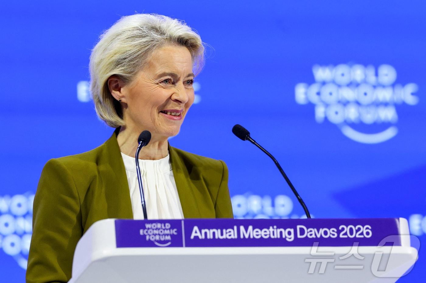 본문 이미지 - 20일(현지시간) 우르줄라 폰데어라이엔 유럽연합(EU) 집행위원장이 스위스 다보스에서 열린 세계경제포럼(WEF) 연례총회(다보스포럼)에서 연설하고 있다. 2026.01.20 ⓒ 로이터=뉴스1 ⓒ News1 김지완 기자