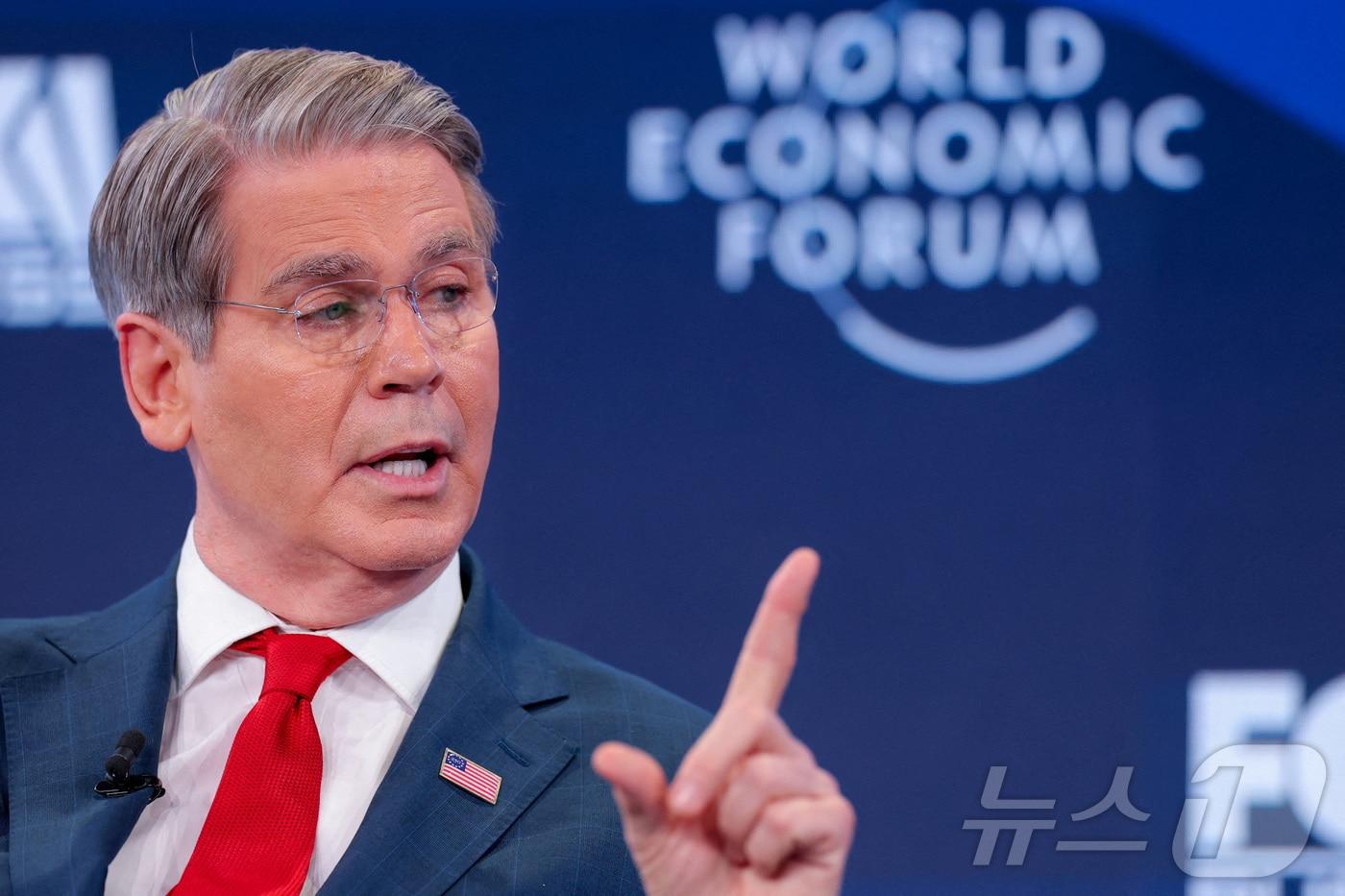 본문 이미지 - 스콧 베선트 미국 재무장관이 20일(현지시간) 스위스 다보스에서 열린 세계경제포럼(WEF)에 참석해 발언하고 있다. 2026.1.20 ⓒ 로이터=뉴스1 ⓒ News1 김경민 기자