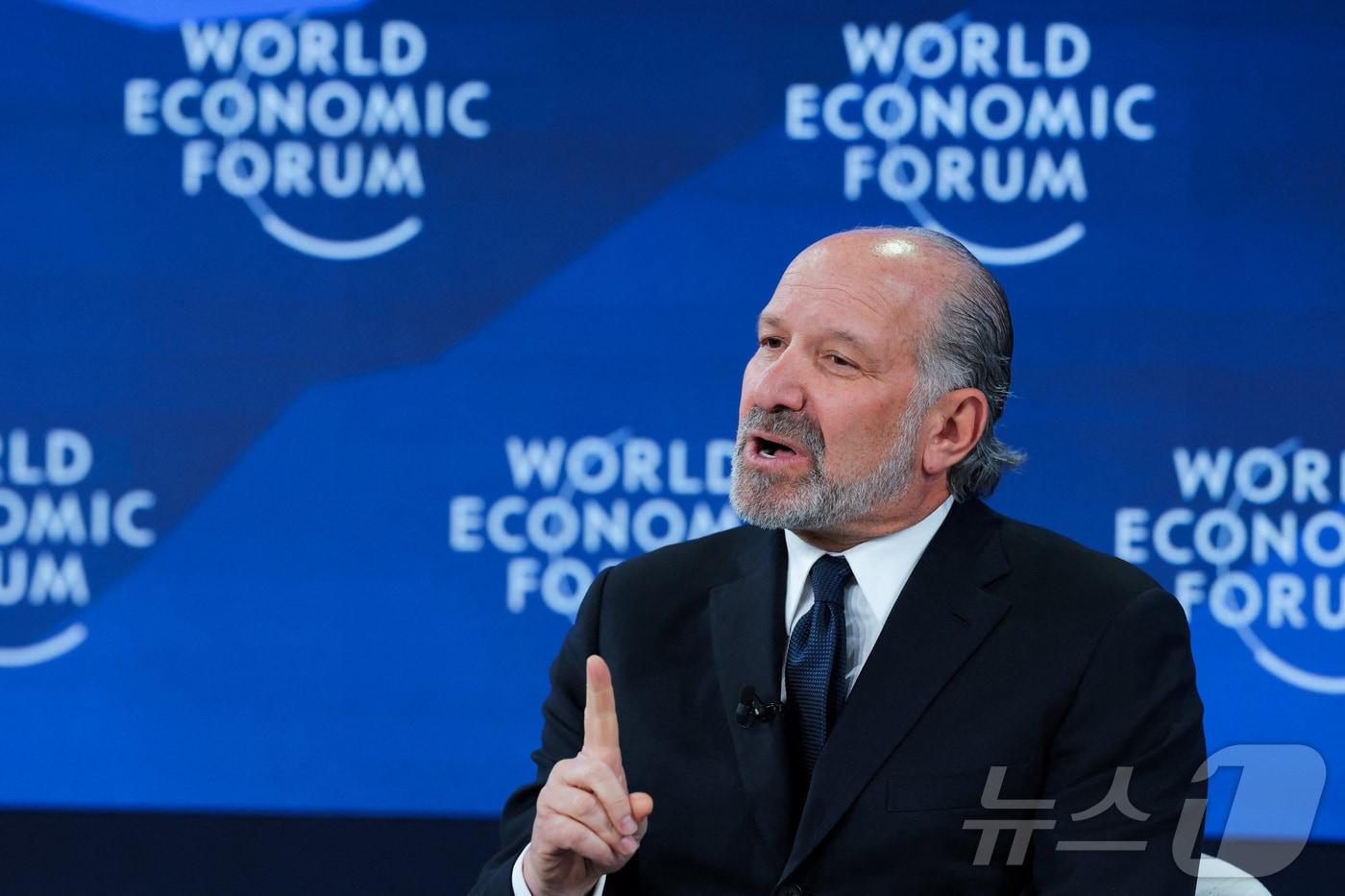 본문 이미지 - 하워드 러트닉 미국 상무장관이 20일(현지시간) 스위스 다보스에서 열린 세계경제포럼(WEF)에서 발언하고 있다. 2026.1.20 ⓒ 로이터=뉴스1 ⓒ News1 김경민 기자
