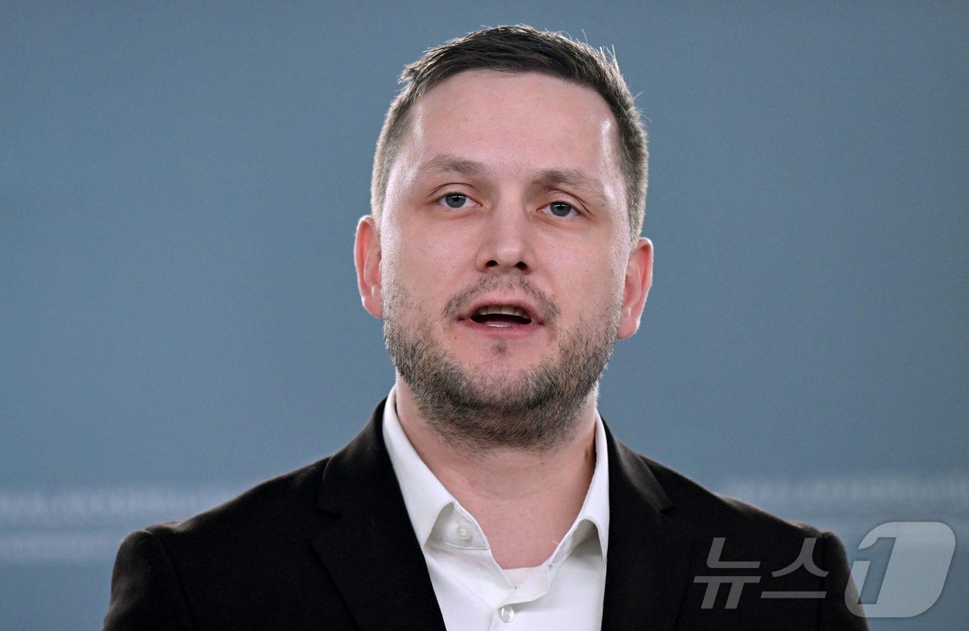 본문 이미지 - 옌스-프레데리크 닐센 그린란드 총리가 20일(현지시간) 수도 누크에서 기자회견을 갖고 있다. 2026.1.20 ⓒ AFP=뉴스1 ⓒ News1 김경민 기자