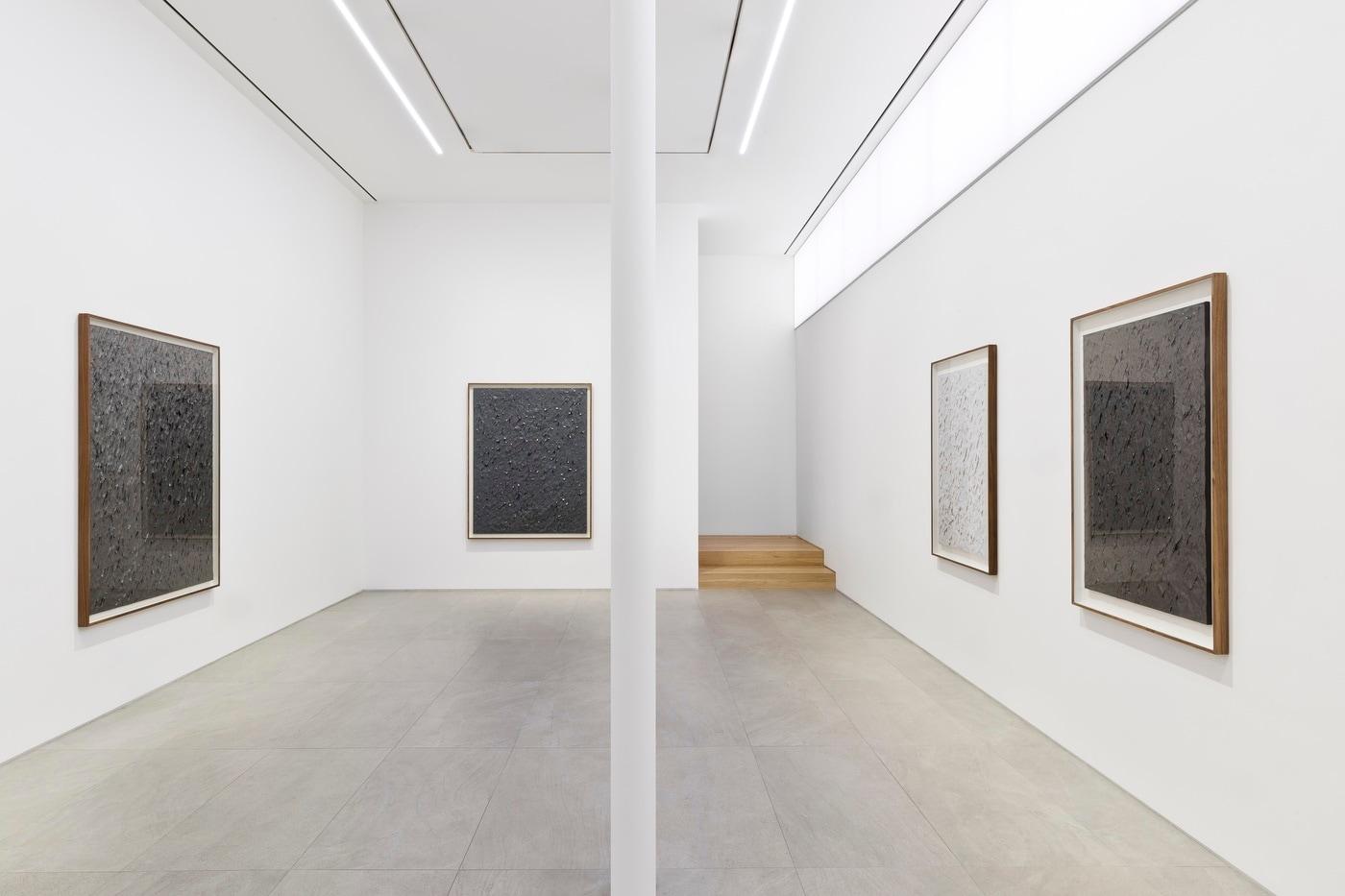 본문 이미지 - Installation views of Choi Byung-so’s solo exhibition at Perrotin Seoul. Photo: Hwang Jung Wook. Courtesy of the artist and Perrotin (페로탕 서울 제공)