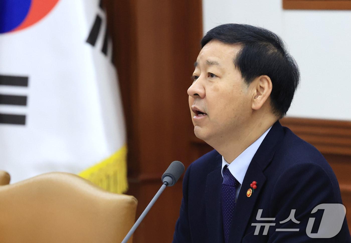 본문 이미지 - 구윤철 경제부총리 겸 재정경제부 장관이 21일 서울 종로구 정부서울청사에서 열린 경제관계장관회의에서 모두발언을 하고 있다. 2026.1.21/뉴스1 ⓒ News1 임세영 기자