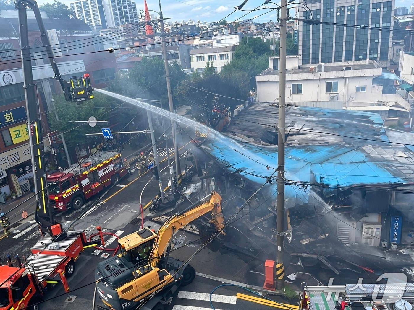 본문 이미지 - 지난해 서구 도마동에서 발생한 화재 모습 (대전소방 제공) / 뉴스1