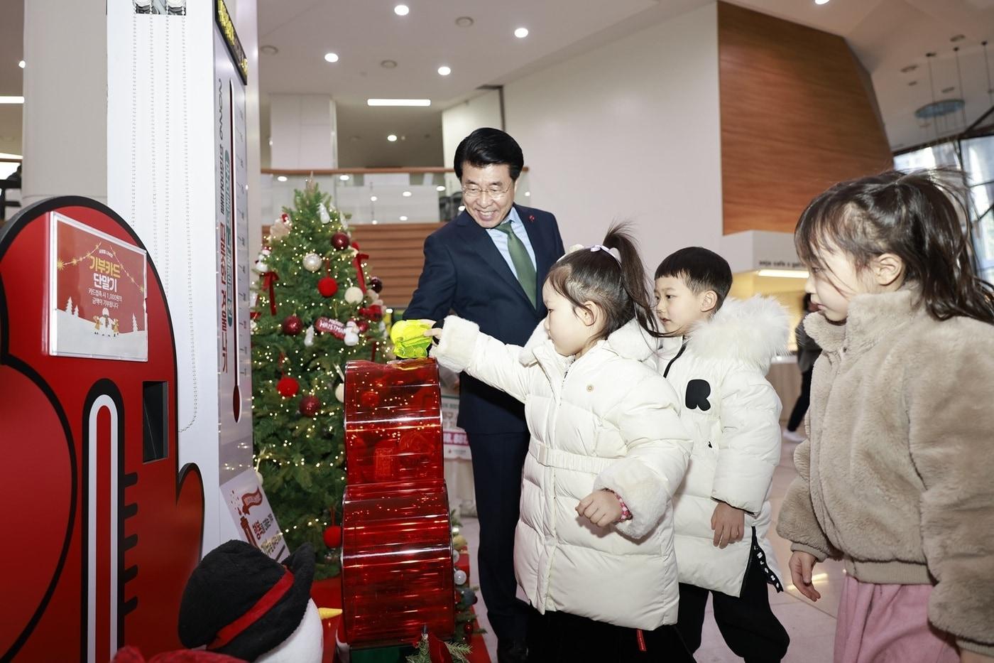 본문 이미지 - 성금 전달식(송파구 제공)