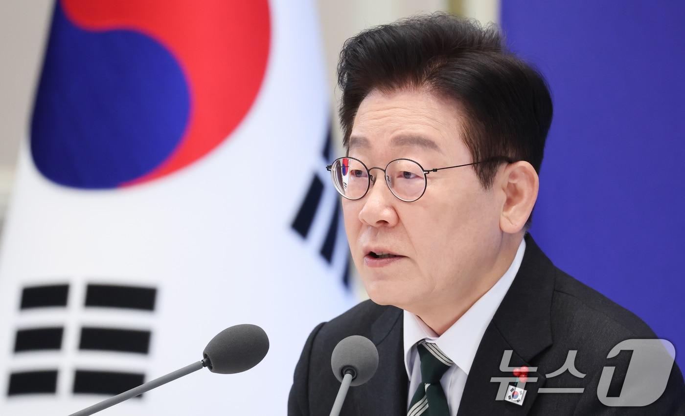 본문 이미지 - 이재명 대통령이 21일 청와대 영빈관에서 열린 신년 기자회견에서 발언을 하고 있다. 2026.1.21/뉴스1 ⓒ News1 이재명 기자