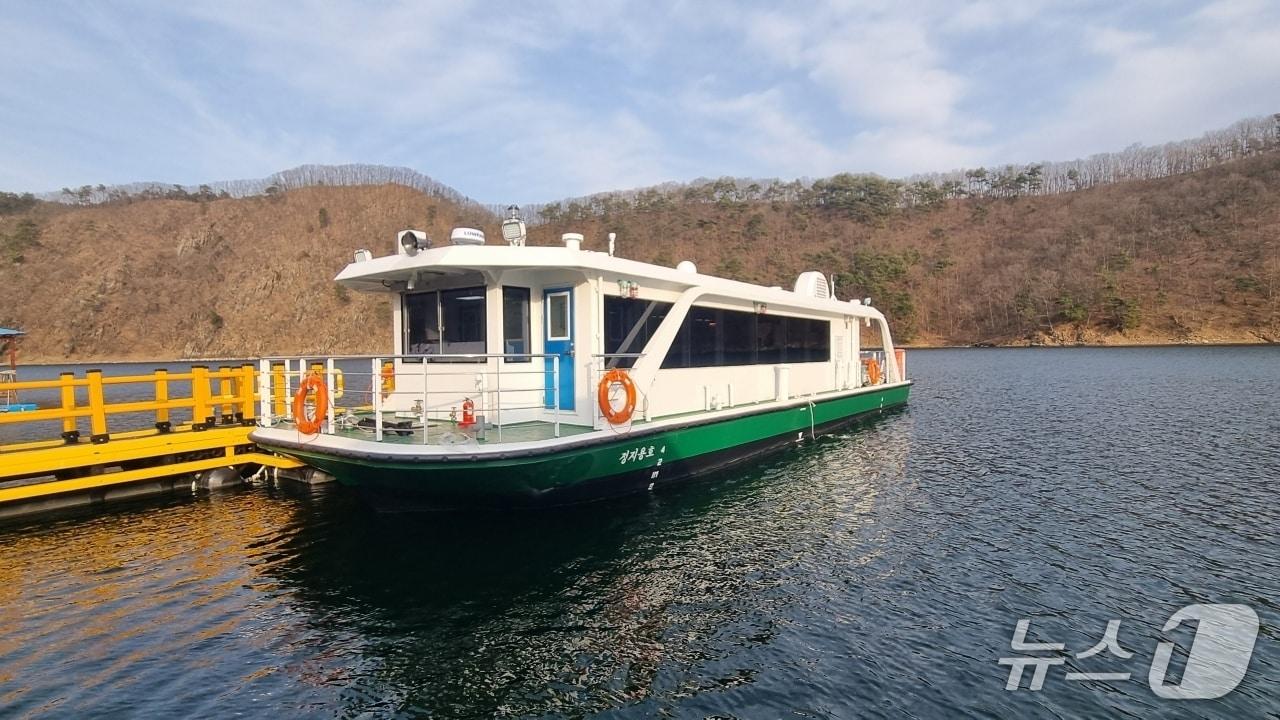 본문 이미지 - 오는 3월 충북 옥천군 일대 대청호에서 운항할 '정지용호'(옥천군 제공. 재판매 및 DB금지) /뉴스1 