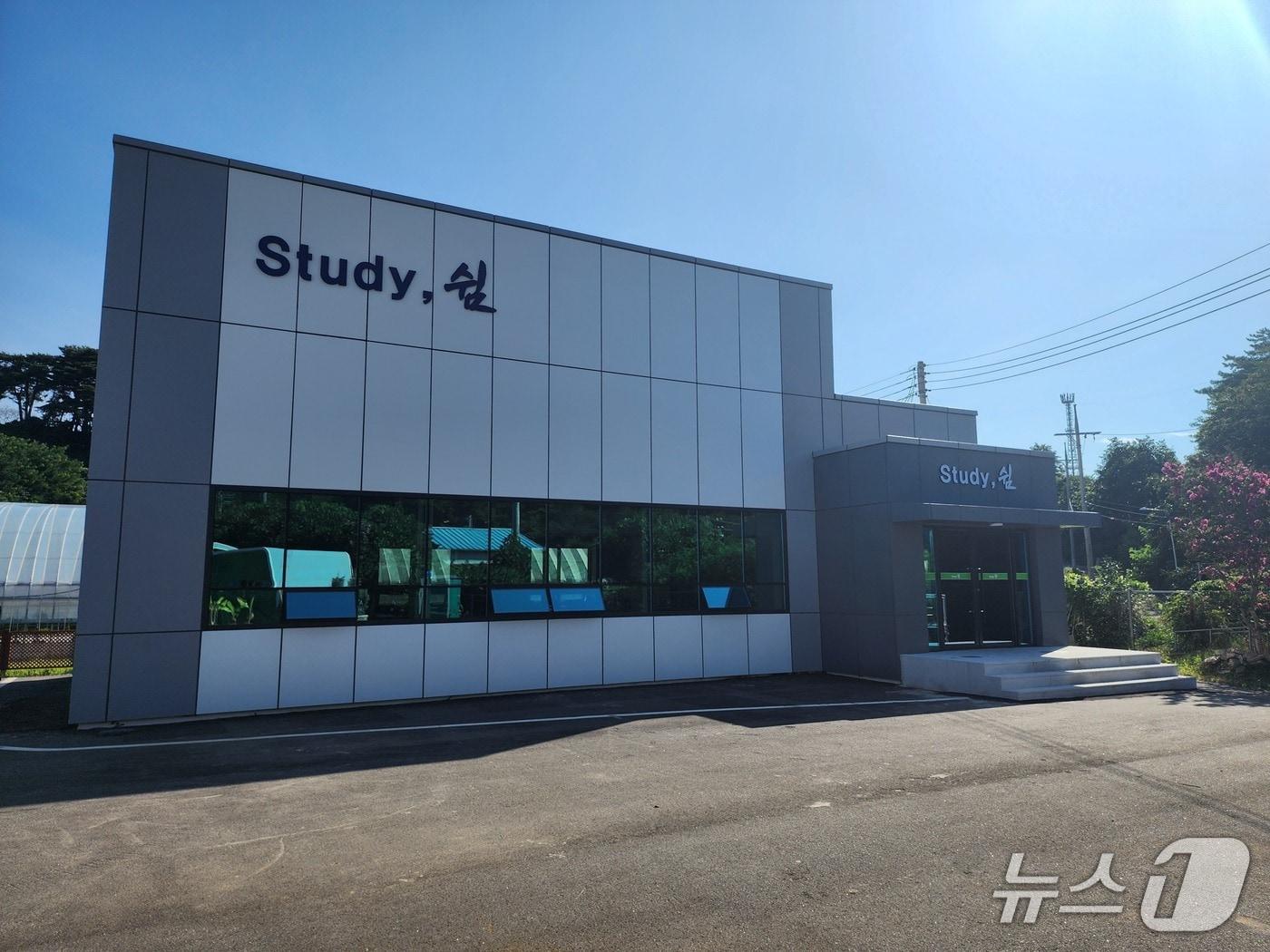 본문 이미지 - 유용미생물배양센터 리모델링 후.(양양군 제공, 재판매 및 DB 금지) 2026.1.21/뉴스1