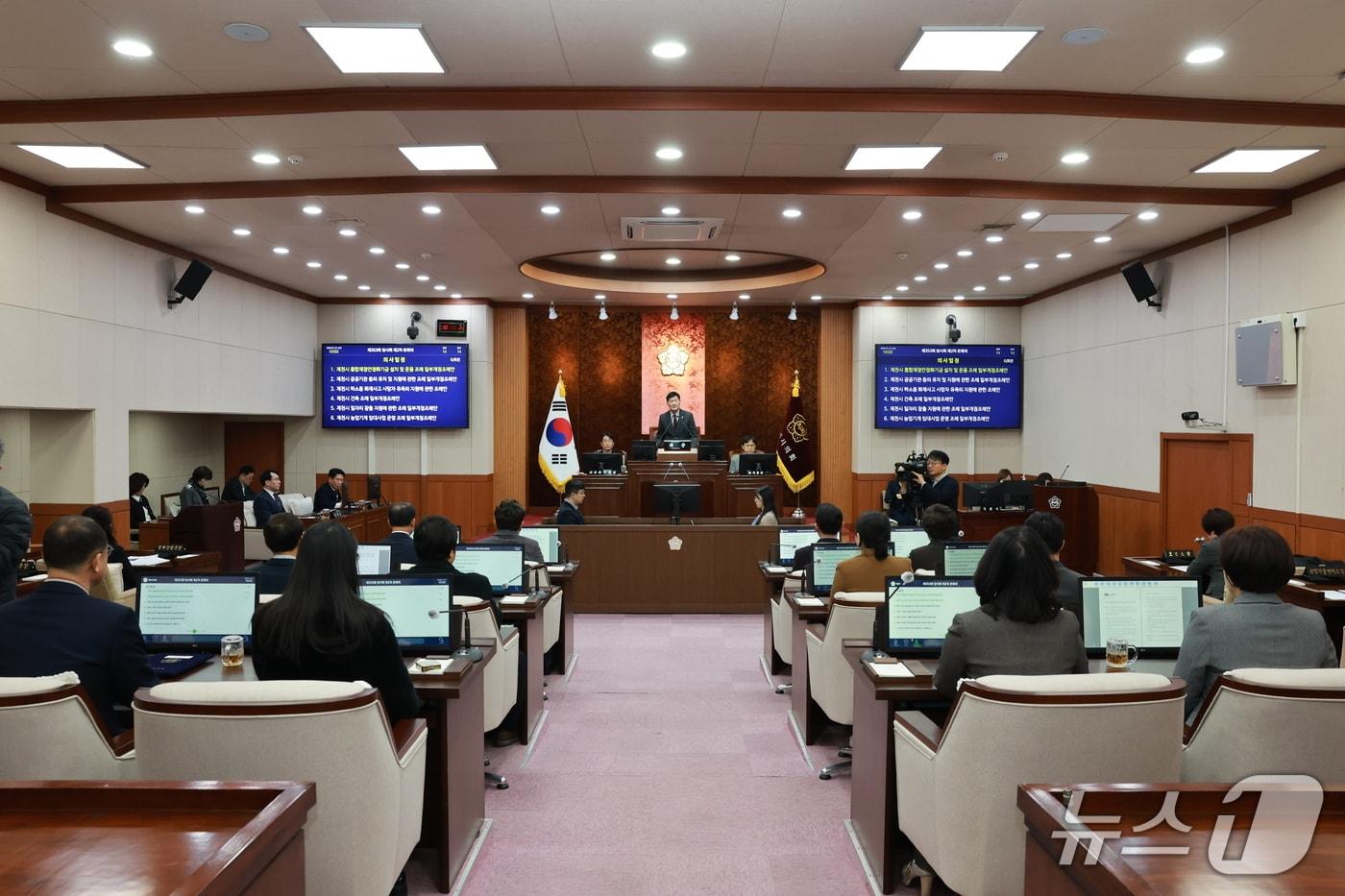 본문 이미지 -  21일 353회 제천시의회 임시회 2차 본회의장. (제천시의회 제공. 재판매 및 DB금지)/뉴스1