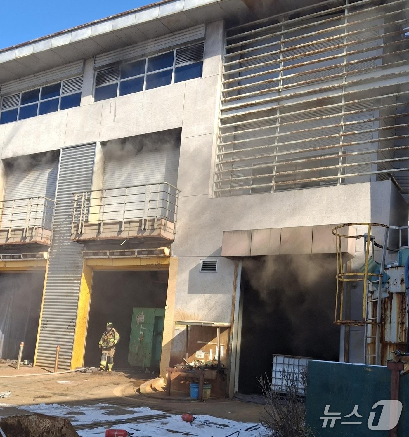 본문 이미지 - 화재 현장(경기도북부소방재난본부 제공. 재판매 및 DB 금지)/뉴스1