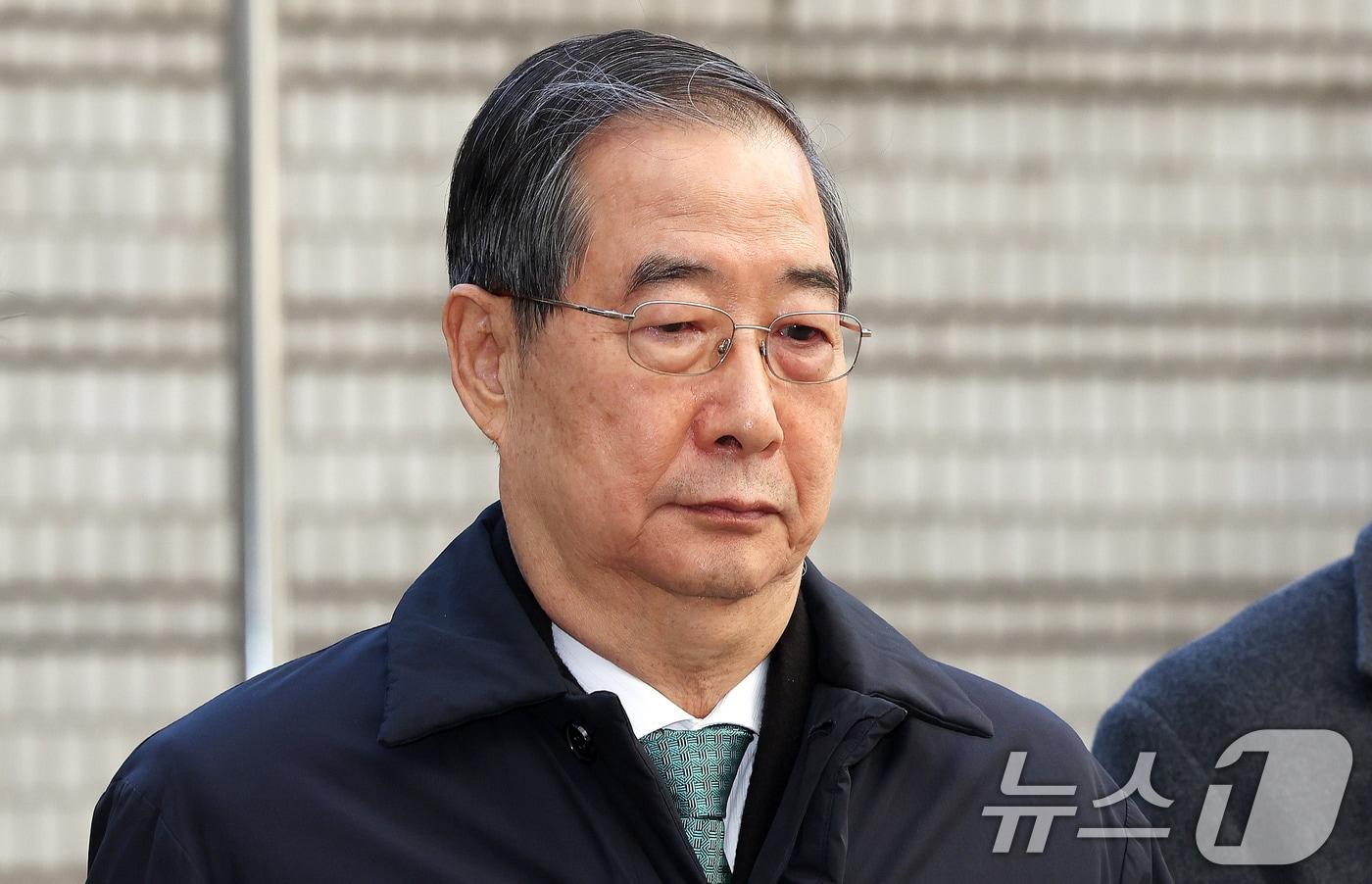 본문 이미지 - 내란 혐의 1심 선고 앞둔 한덕수…묵묵부답 속 법정행 2026.1.21 ⓒ 뉴스1 박지혜 기자