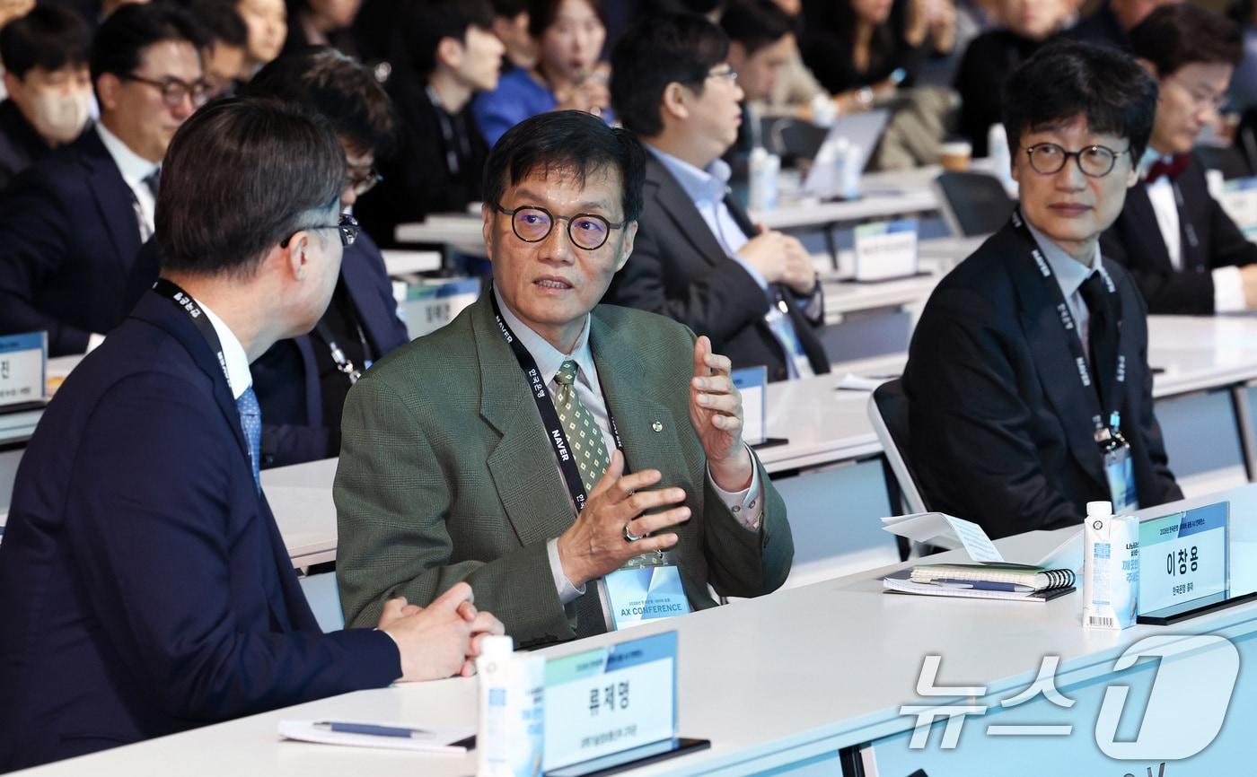 본문 이미지 - 이창용 한국은행 총재. 2026.1.21 ⓒ 뉴스1 최지환 기자