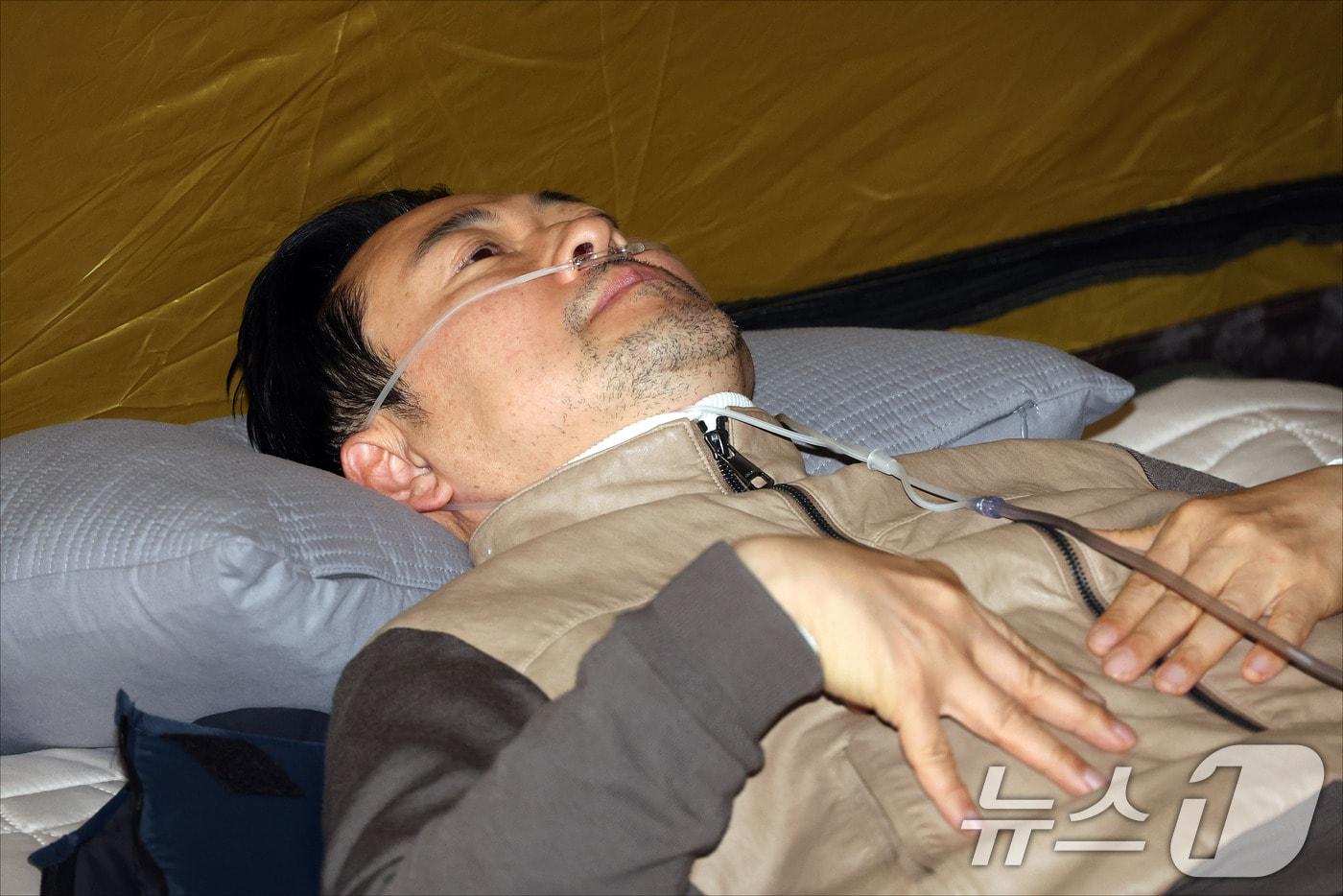 본문 이미지 - 장동혁 국민의힘 대표가 21일 서울 여의도 국회 로텐더홀에 단식 농성을 이어가고 있다. (공동취재) 2026.1.21/뉴스1 ⓒ News1 신웅수 기자