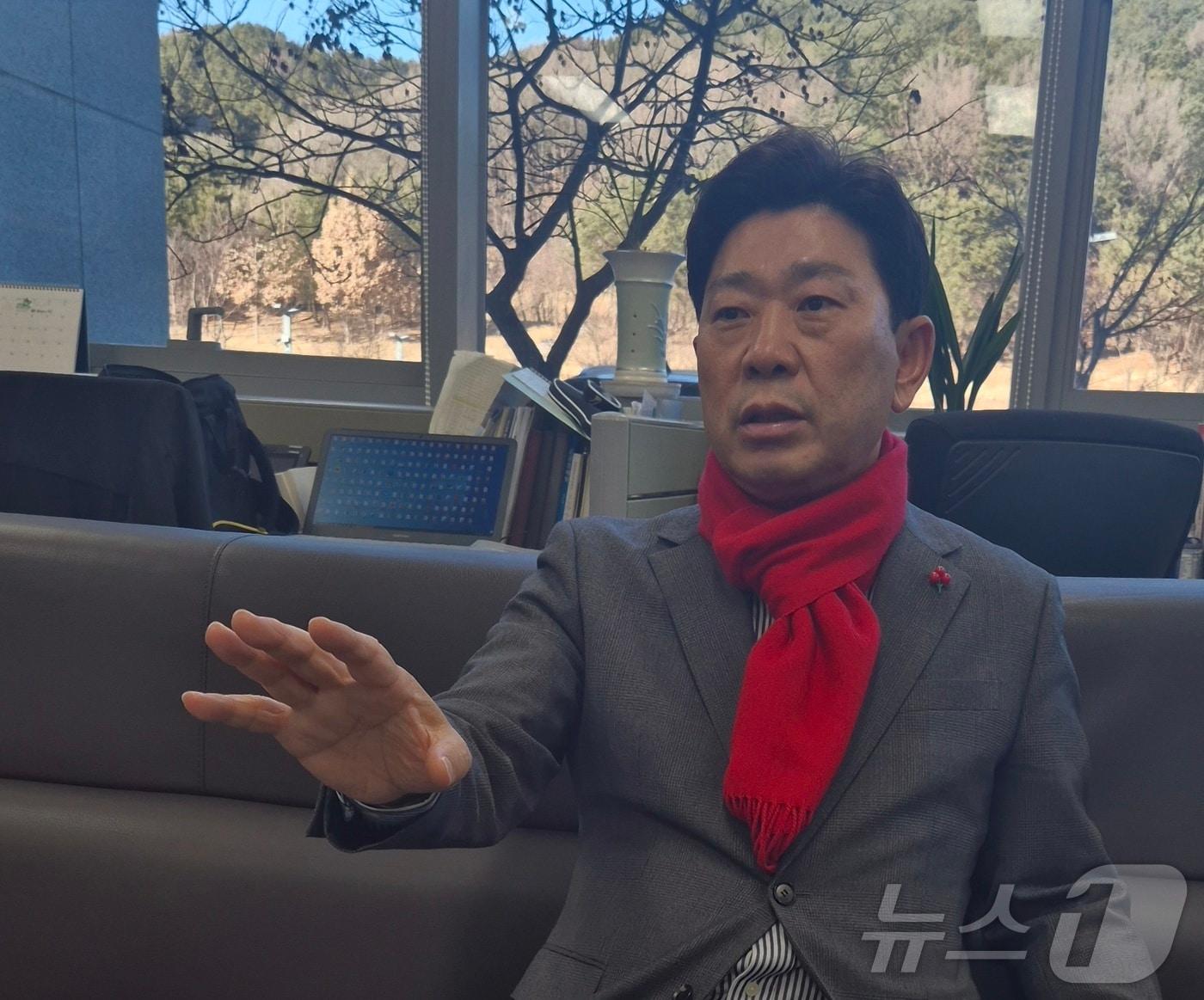 본문 이미지 - 박용선 경북도의원이 21일 도의회 기자실에서 간담회를 갖고 포항시장 선거 출마를 공식화했다.ⓒ News1 김대벽기자