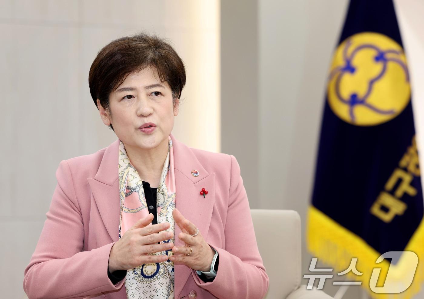 본문 이미지 - 강은희 대구교육감이 21일 오후 대구 수성구 대구교육청에서 김정기 대구시장 권한대행 행정부시장과 만나 대구경북 행정통합에 대해 논의하고 있다. (대구교육청 제공. 재판매 및 DB 금지) 2026.1.21 ⓒ 뉴스1 공정식 기자