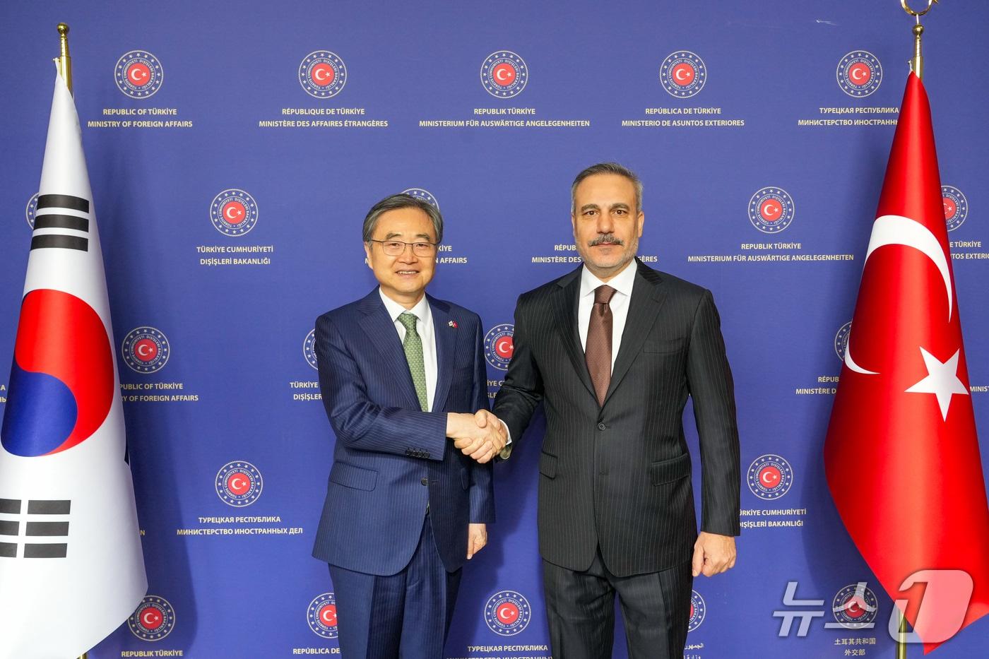 본문 이미지 - 조현 외교부 장관은 21일(현지시간) 하칸 피단 튀르키예 외교장관과 소인수 회담 및 업무오찬을 가졌다. 2026.01.21. (외교부 제공)