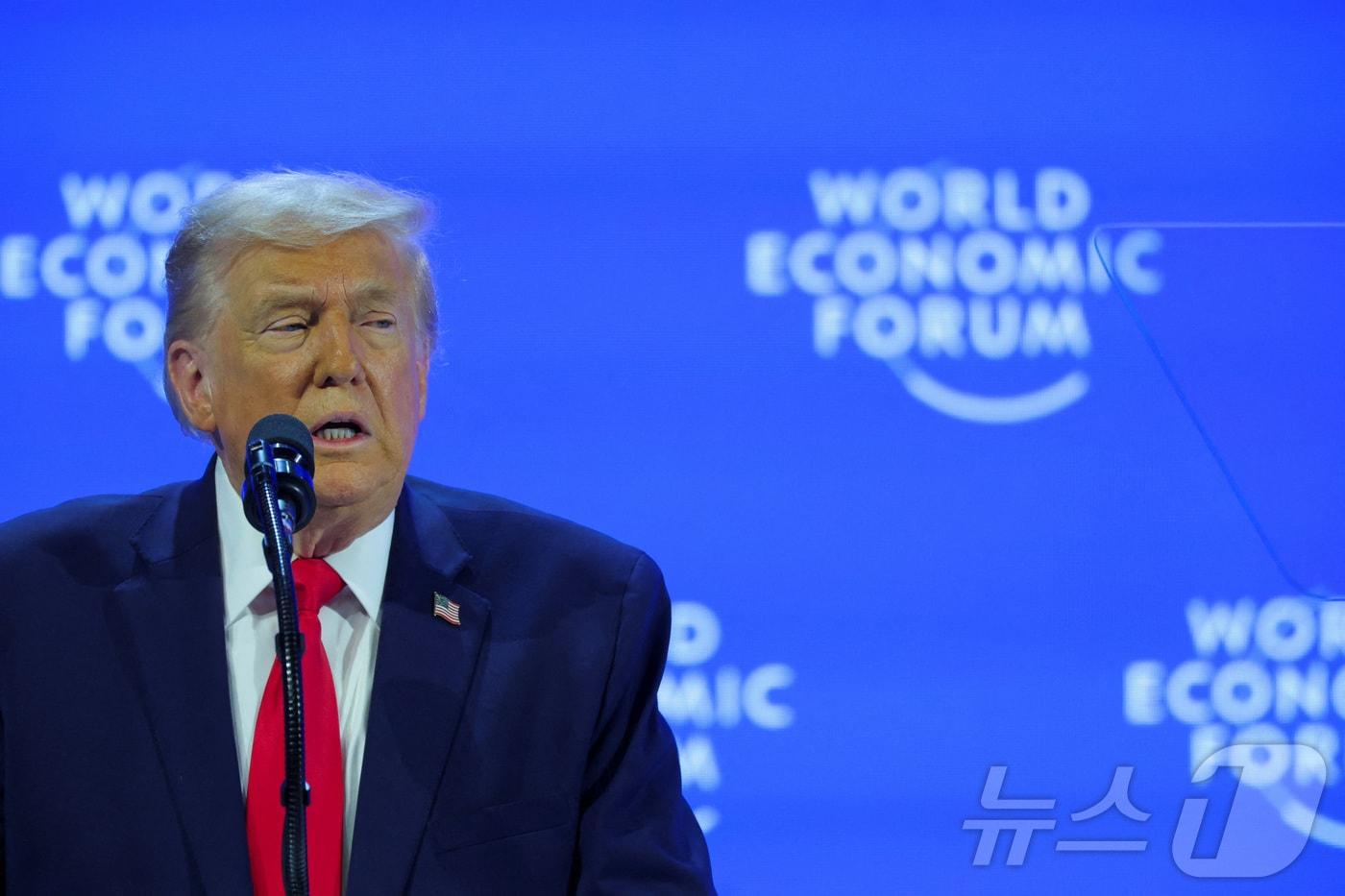 본문 이미지 - 도널드 트럼프 미국 대통령이 21일(현지시간)스위스 다보스에서 열린 세계경제포럼(WEF)에서 특별연설을 하고 있다. 2026.01.21. ⓒ 로이터=뉴스1 ⓒ News1 류정민 특파원
