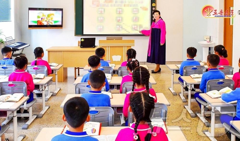 본문 이미지 - (평양 노동신문=뉴스1) = 북한 통합병설학교로 거듭난 낙랑구역 전진고급중학교 인공지능교육실. [국내에서만 사용가능. 재배포 금지. DB 금지. For Use Only in the Republic of Korea. Redistribution Prohibited] rodongphoto@news1.kr