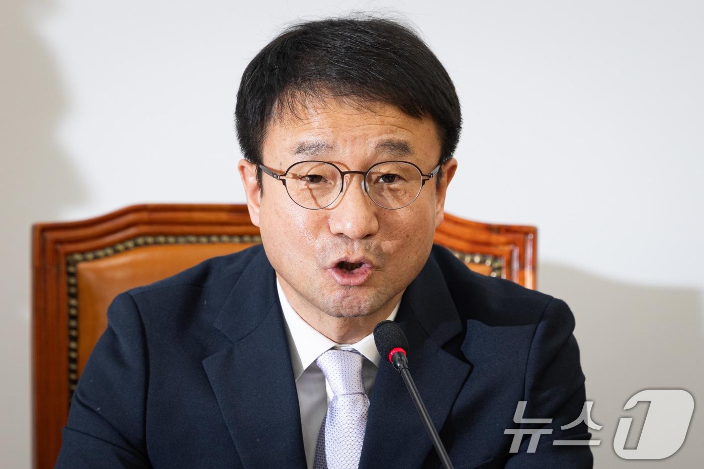 본문 이미지 - 한병도 더불어민주당 원내대표가 22일 서울 여의도 국회에서 열린 정책조정회의에서 모두 발언을 하고 있다. 2026.1.22/뉴스1 ⓒ News1 유승관 기자