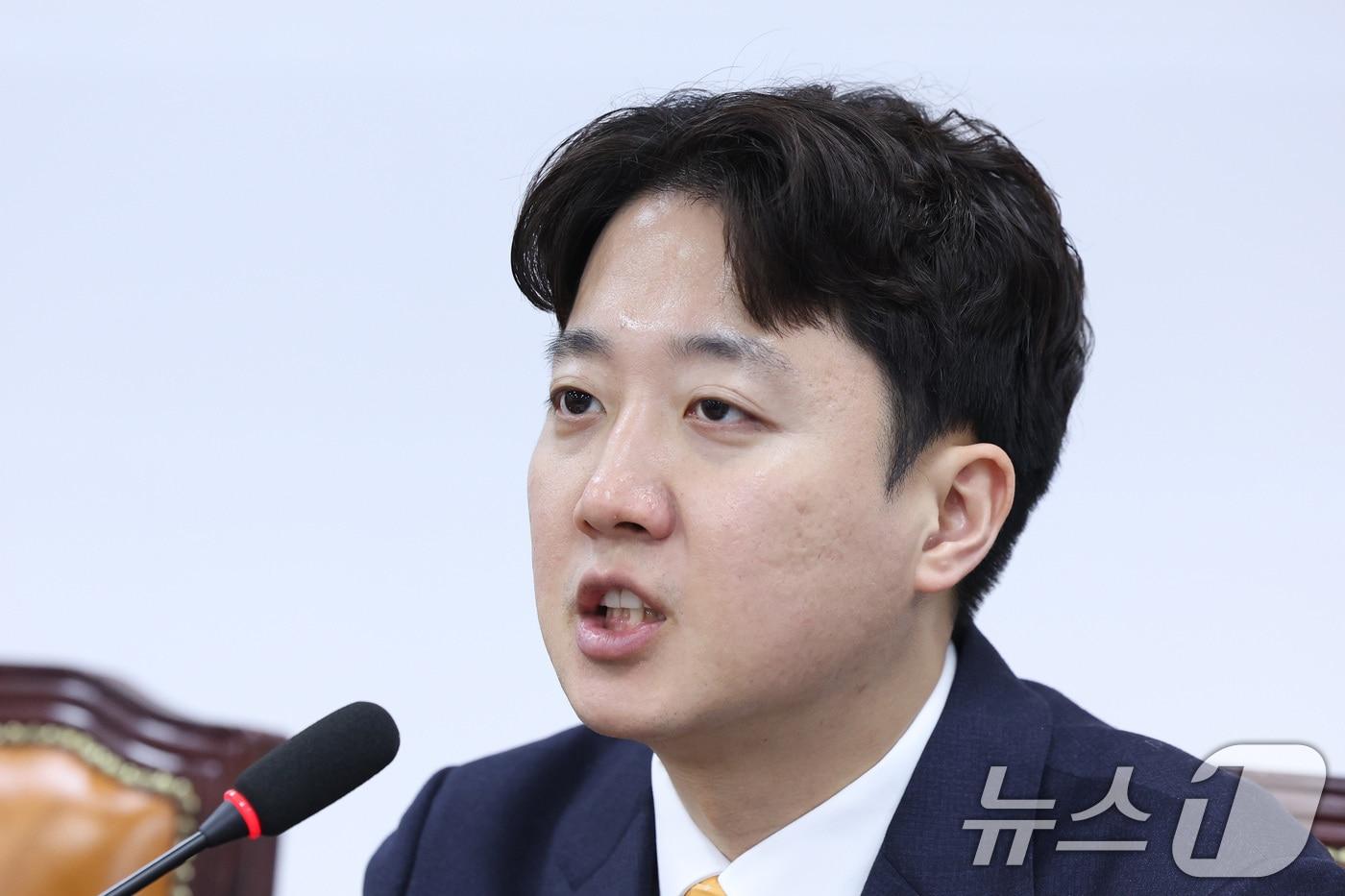 본문 이미지 - 이준석 개혁신당 대표가 22일 서울 여의도 국회에서 열린 최고위원회의에서 발언하고 있다. 2026.1.22/뉴스1 ⓒ News1 신웅수 기자