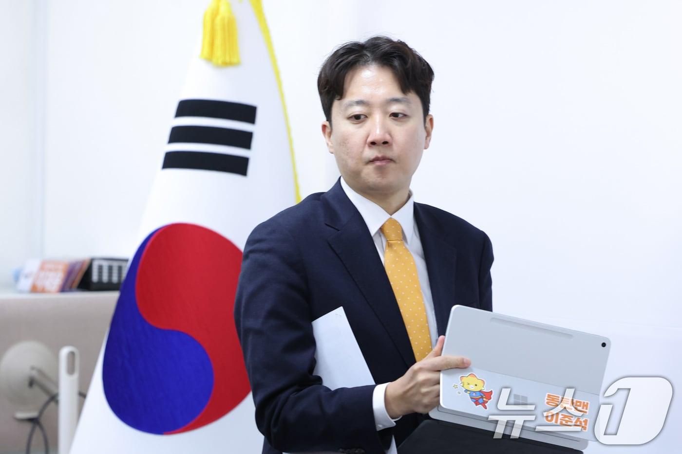 본문 이미지 - 이준석 개혁신당 대표가 22일 서울 여의도 국회에서 열린 최고위원회의에 참석하고 있다. 2026.1.22/뉴스1 ⓒ News1 신웅수 기자