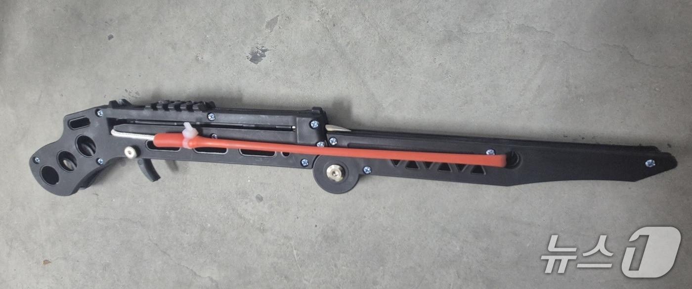 본문 이미지 -  슬링건(개량형 새총)(관세청 제공.재판매 및 DB금지)/뉴스1