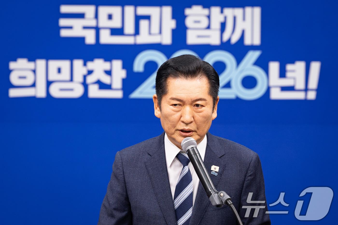 본문 이미지 - 정청래 더블어민주당 대표가 22일 서울 여의도 국회에서 긴급 기자회견을 열고 조국혁신당에게 합당을 제안하고 있다. 2026.1.22/뉴스1 ⓒ News1 유승관 기자