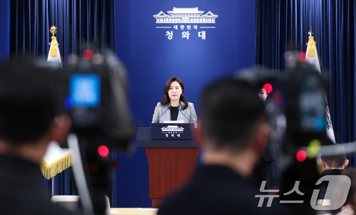 본문 이미지 - 강유정 대변인이 22일 청와대 춘추관에서 브리핑을 하고 있다. 2026.1.22 ⓒ 뉴스1 허경 기자