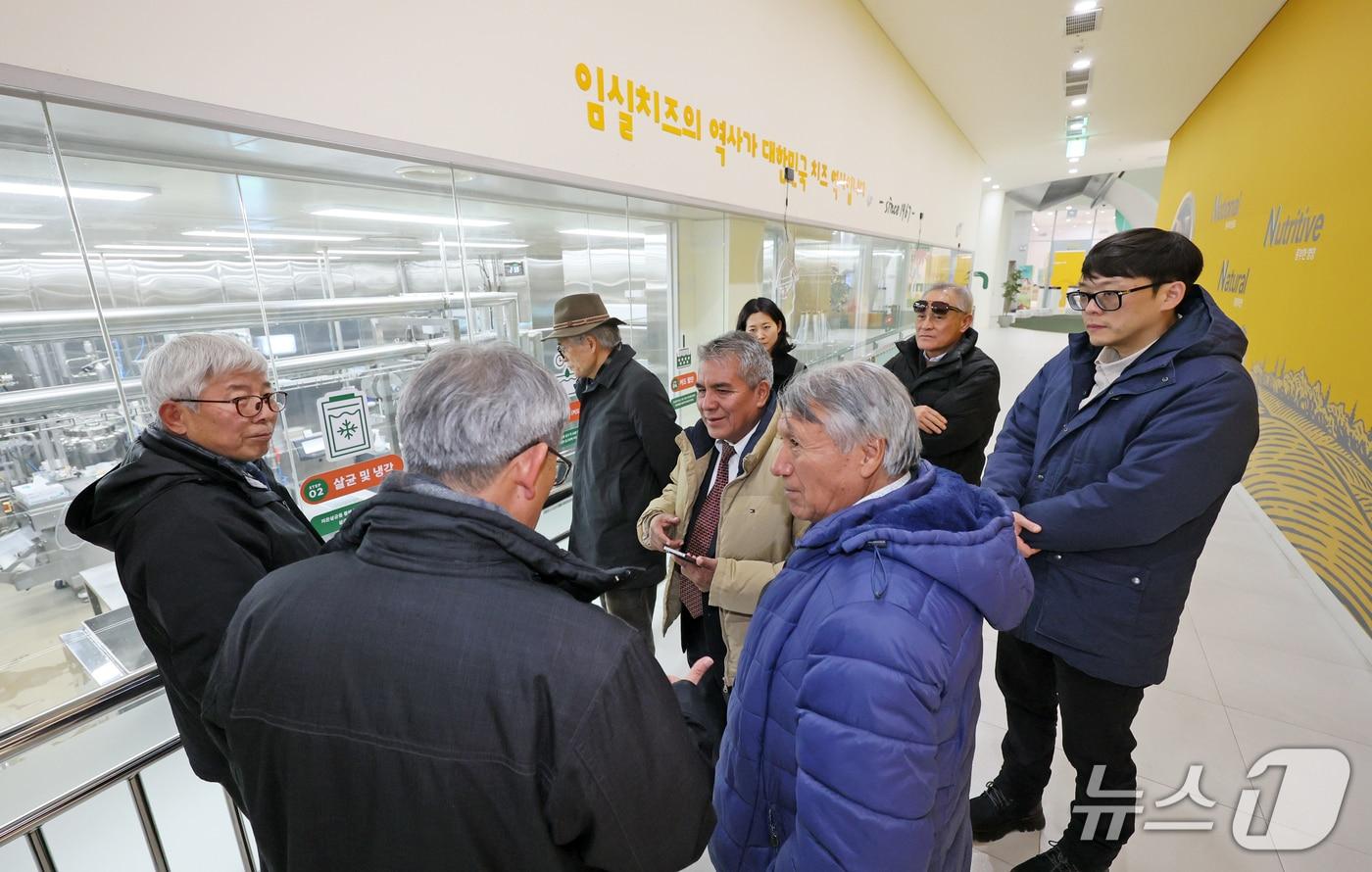 본문 이미지 - 페루 국립공과대학교 에르메스 부총장을 단장으로 한 방문단이 지난 21일 전북 임실군을 찾았다.(임실군제공, 재판매 및 DB금지)2026.1.22/뉴스1