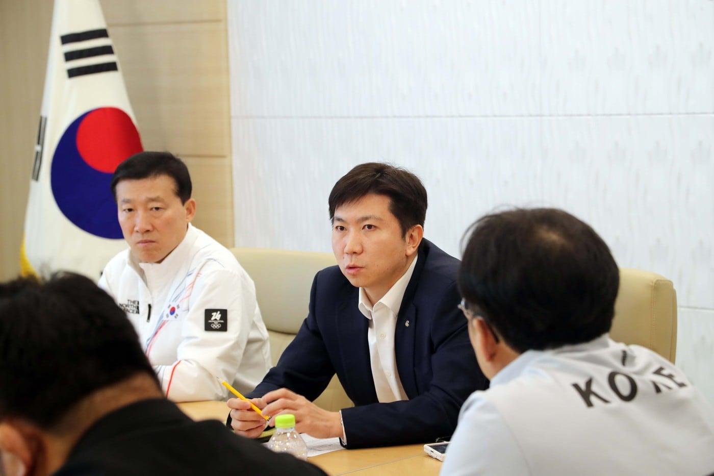 본문 이미지 - 22일 충북 진천의 국가대표선수촌을 방문한 유승민 대한체육회장. (대한체육회 제공)